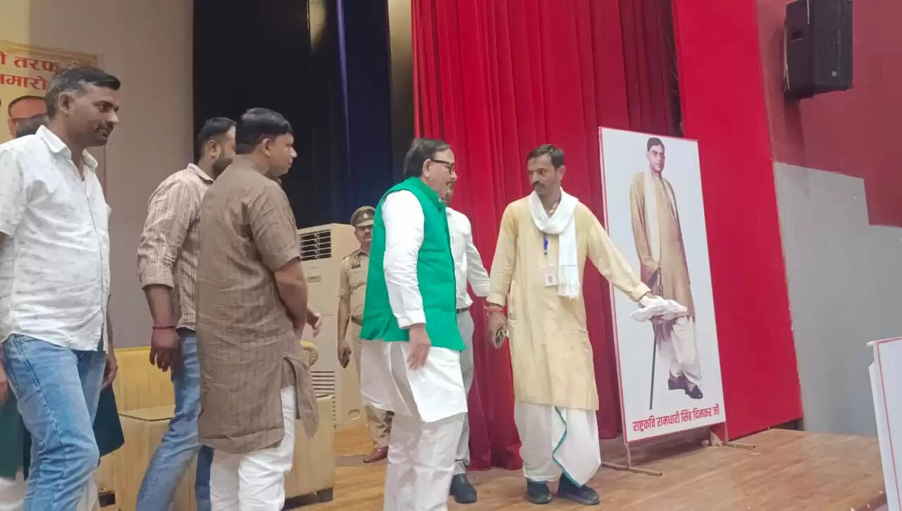 Dr Mahendranath Pandey