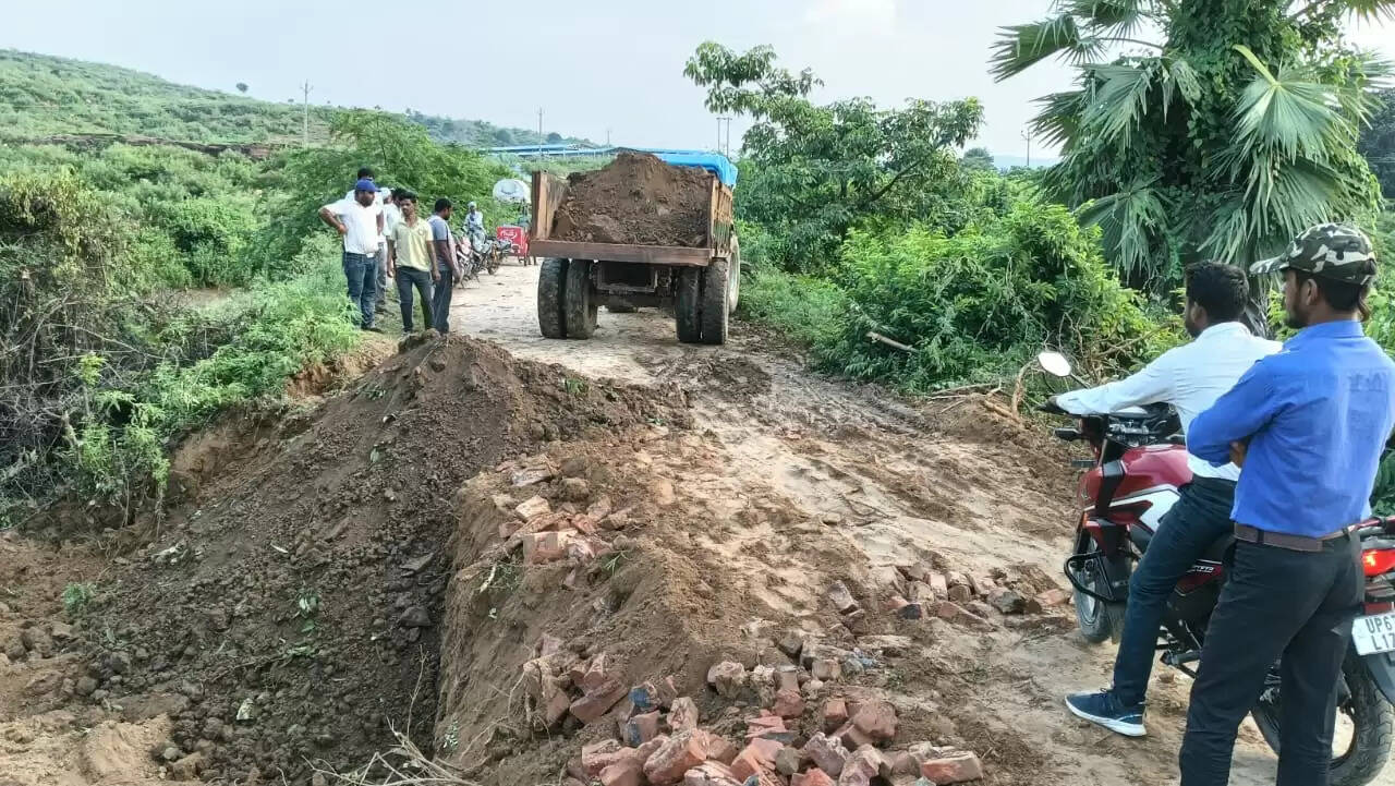 Latifshah Road collapsed