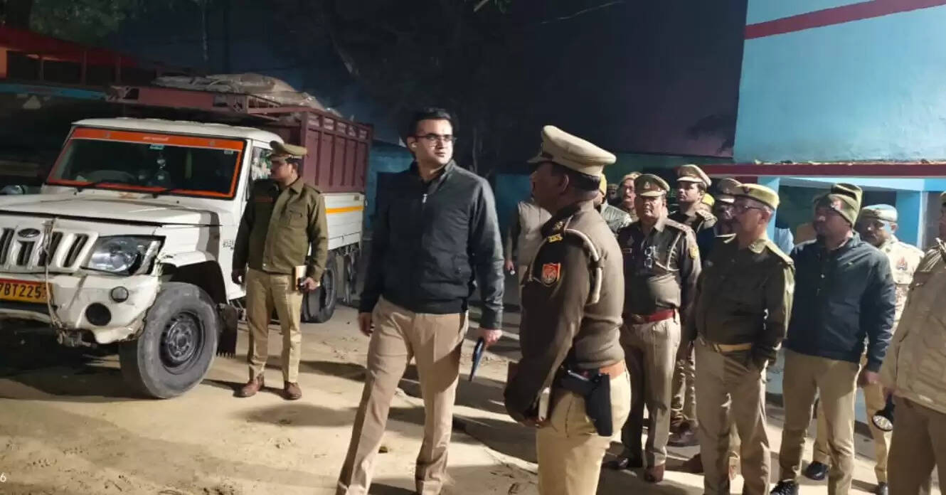 SP Aditya Langhe inspection  Balua police station Chandauli  History Sheeter Register check  intensify night patrolling  speedy disposal of pending cases