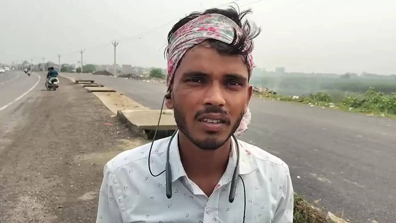 भांजी के मामा ने दोस्त को पीटा