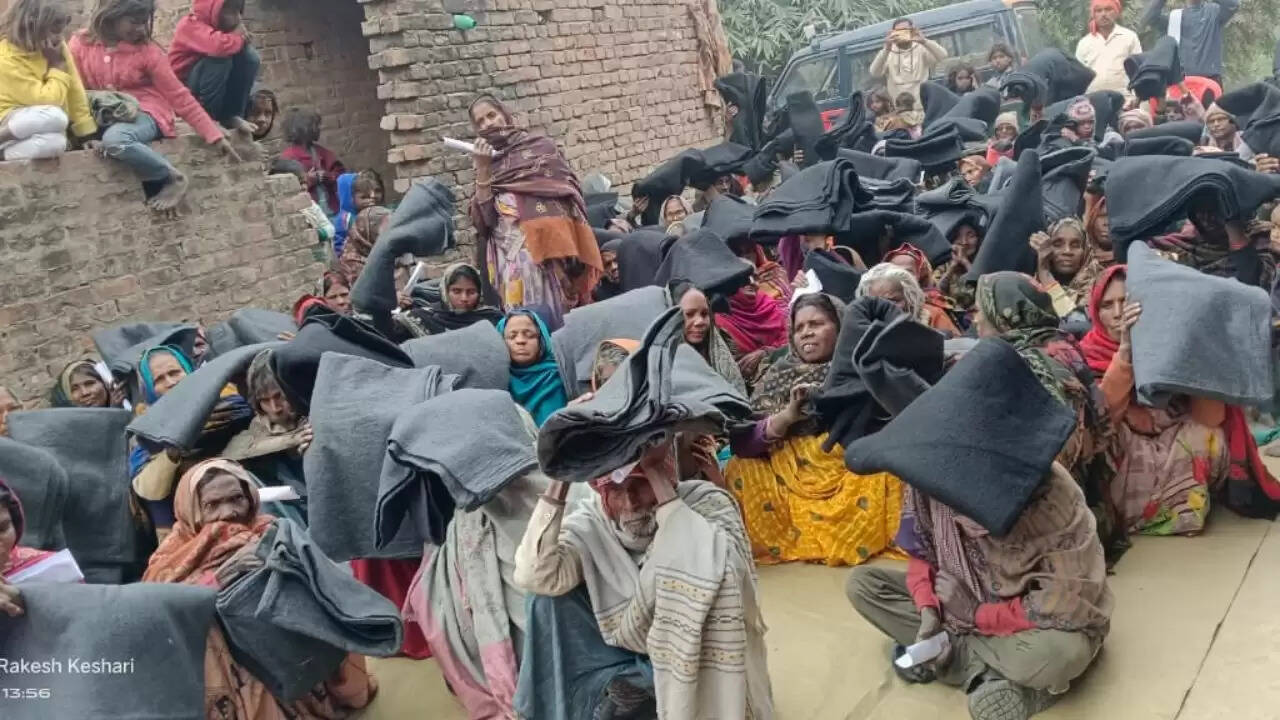  Swadeshi Vikas Trust Chandauli  Blanket Distribution Shahabganj News  Nenwa Vanvasi Basti Charity