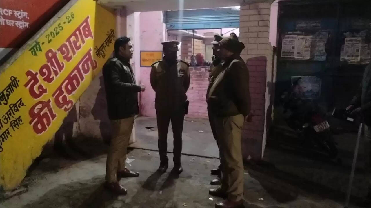 Chakiya Police Flag March Saidupur, CO Raghuraj Chandauli Security, UP Police Patrol Saidupur Market,