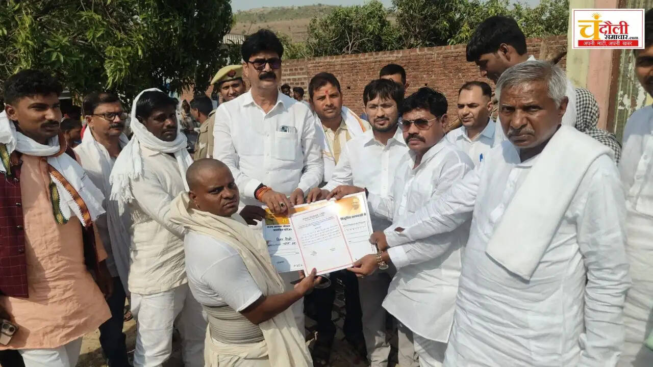 minister-sanjeev-gond-distributes-disaster-relief-cheque
