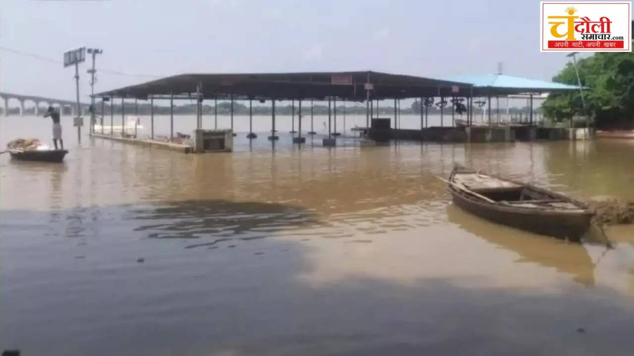 chandauli news ganga water level rise, chandauli khabar balua ghat flood update, chandauli samachar dhanapur ganga soil erosion, chandauli news kunda khurd flood alert, chandauli khabar district administration flood outpost
