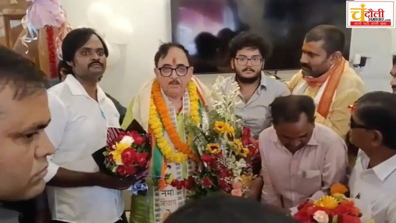 dr-mahendra-nath-pandey-birthday-supporters-gathered