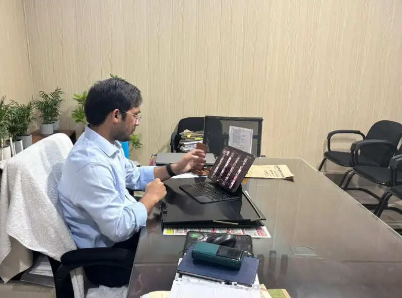 chandauli news dm zoom meeting health inspection, chandauli khabar anm asha worker award announcement, chandauli samachar vhsnd sessions review, chandauli news pregnant women rch portal registration, chandauli khabar janani suraksha yojana payment