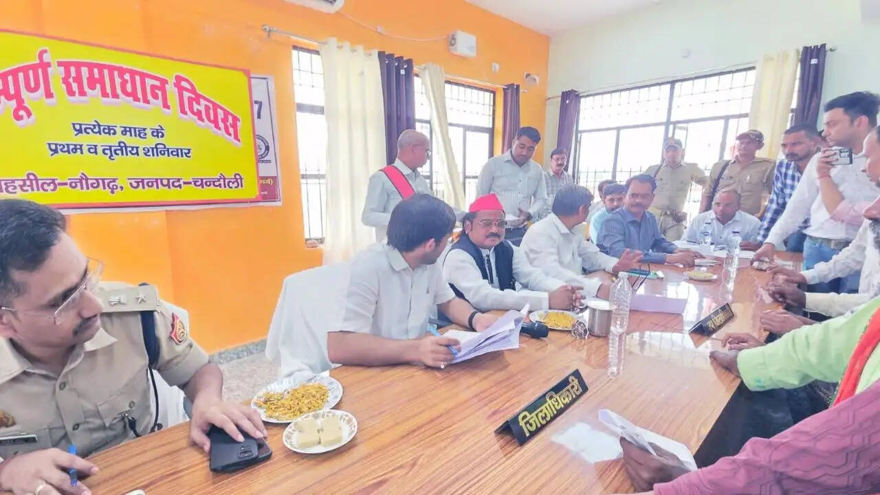 chandauli-naugarh-samadhan-diwas-public-anger-system-issue