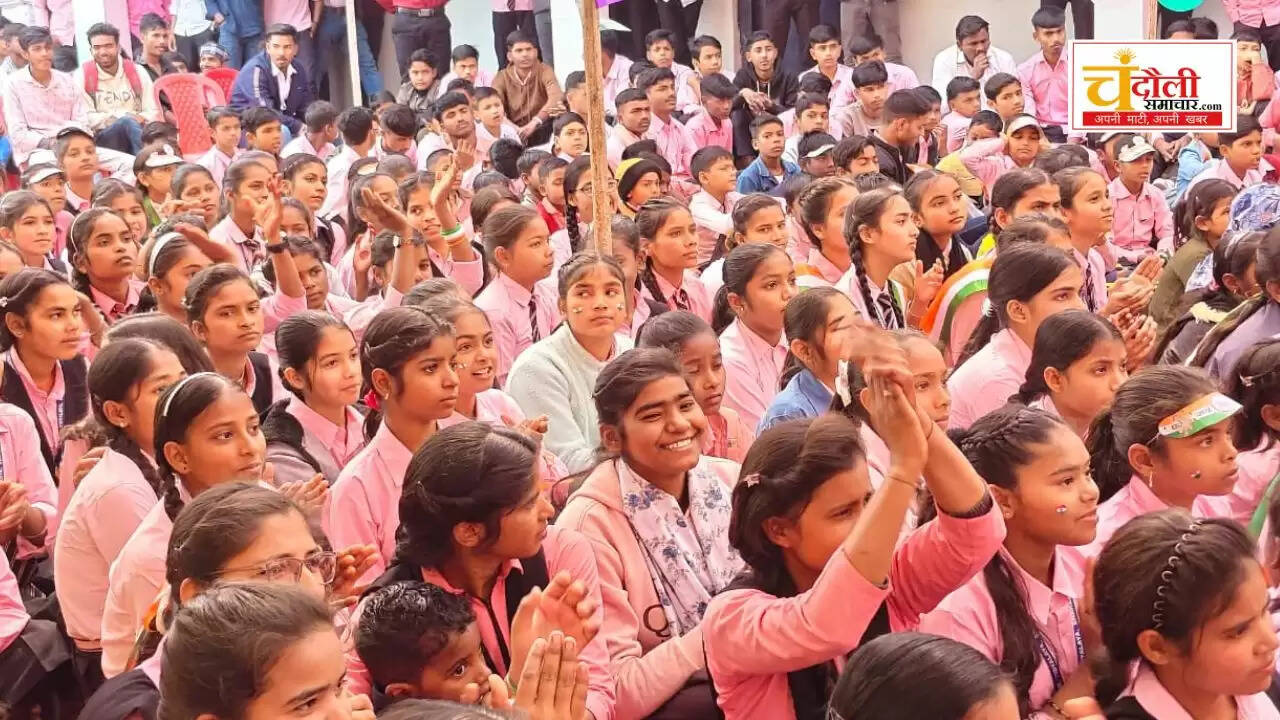 Chandauli news Shahabganj school, Chandauli khabar Gayatri school function, Chandauli samachar Republic Da