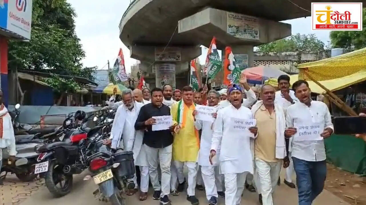 chandauli-congress-protest-student-lathicharge-road-dharna-news