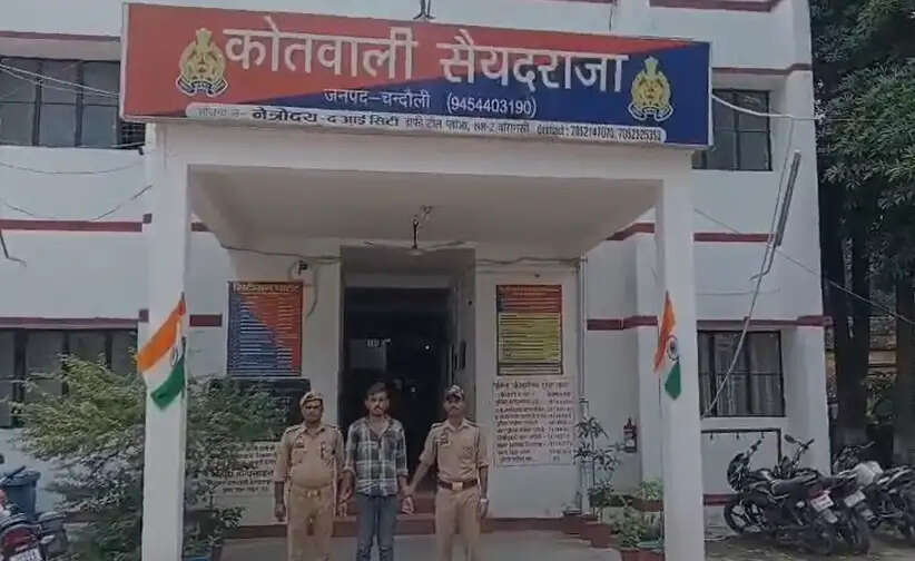 chandauli news arrest, chandauli khabar cow smuggler, chandauli samachar syedraja police, chandauli news reward criminal, chandauli khabar police action