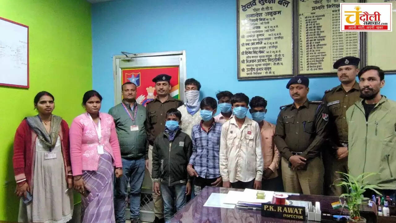 chandauli news rpf ddu junction, chandauli khabar child trafficking arrest, operation ahat rpf