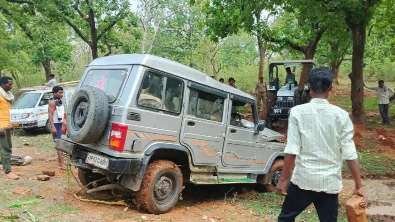 naugarh-cattle-smuggling-bolero-overturns-basauli