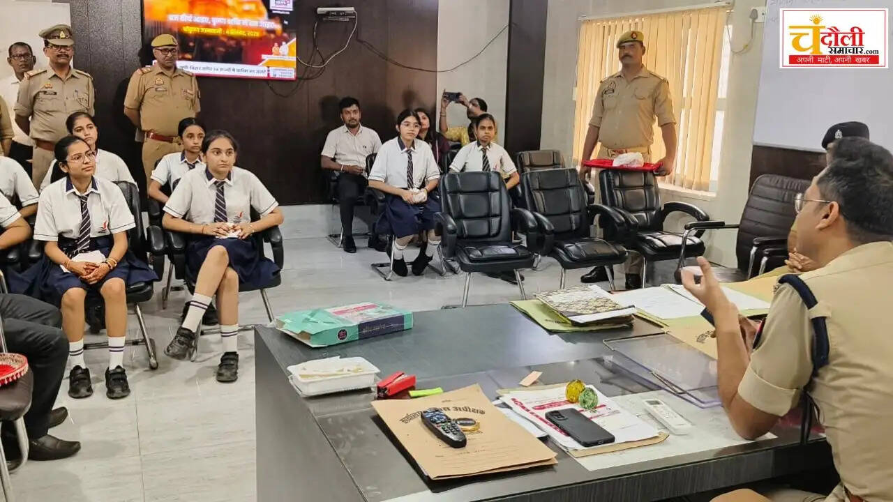 chandauli-sp-raksha-bandhan-school-girls-tie-rakhi