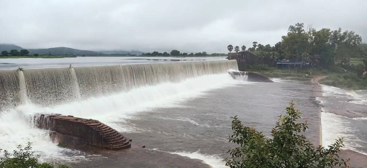 latifshah-dam-overflow