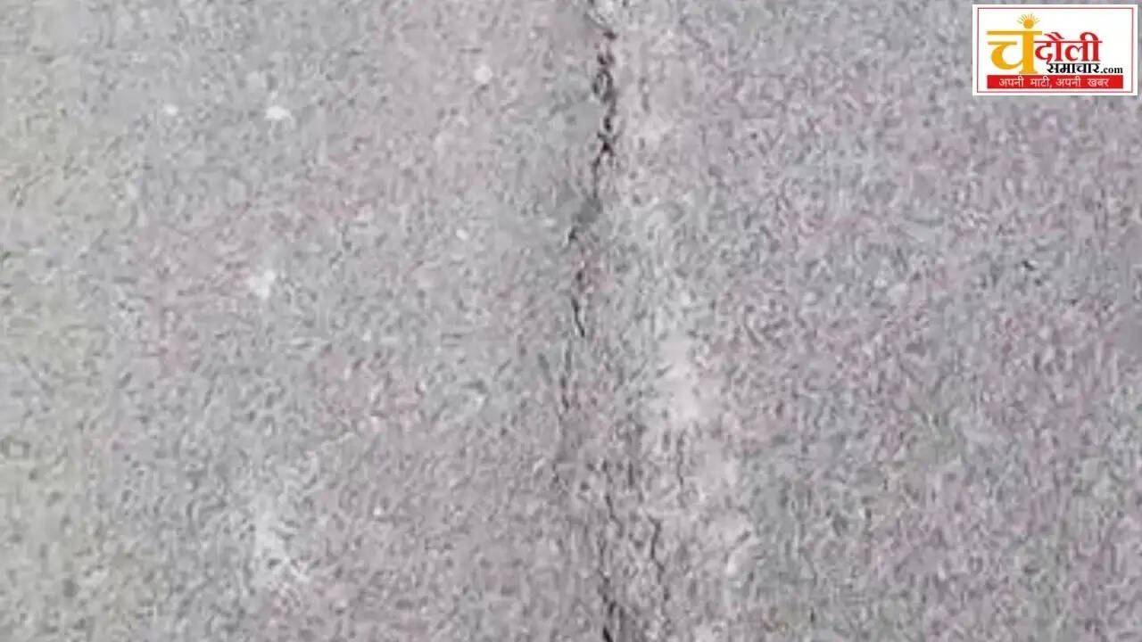 barthi-kamraur-railway-overbridge-road-damaged