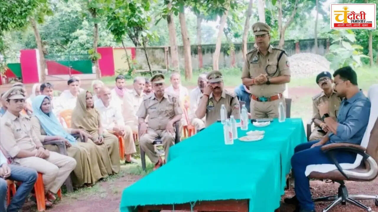 chandauli-dfo-b-shiv-shankar-meets-injured-forest-guards