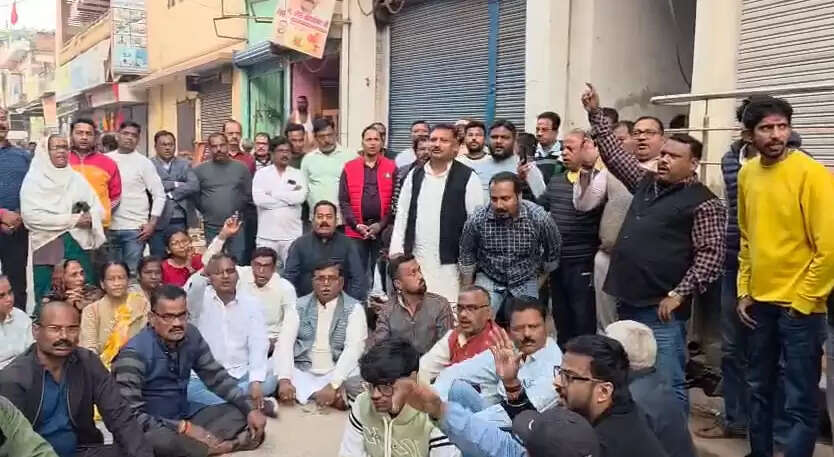 Rohitash Pal murder case in Mughalsarai  Police action in the murder case fake  Police have fabricated the disclosure 