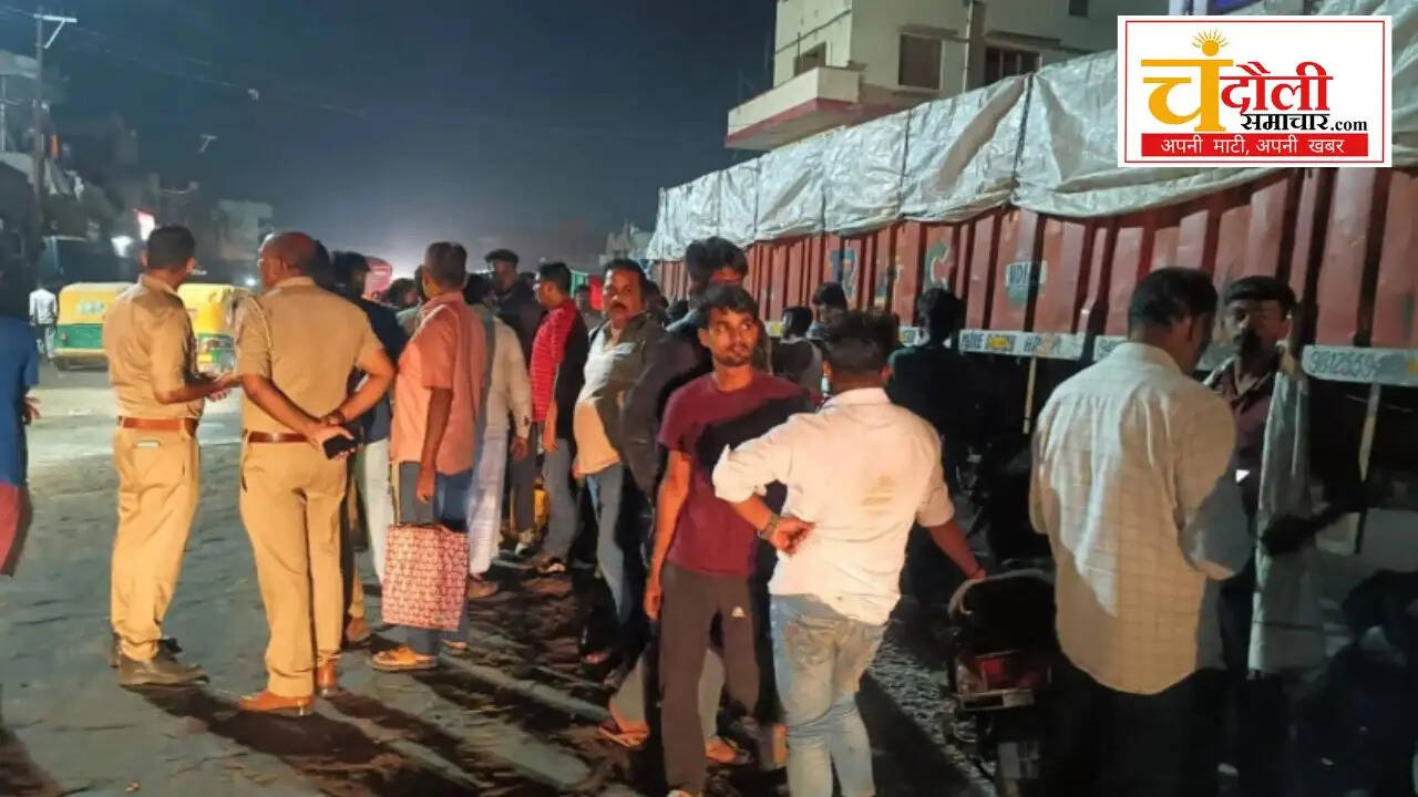 chandauli news today truck accident, chandauli khabar dulhipur road mishap, chandauli samachar woman crushed by truck, latest road accident news chandauli, mughalsarai dulhipur truck bike accident