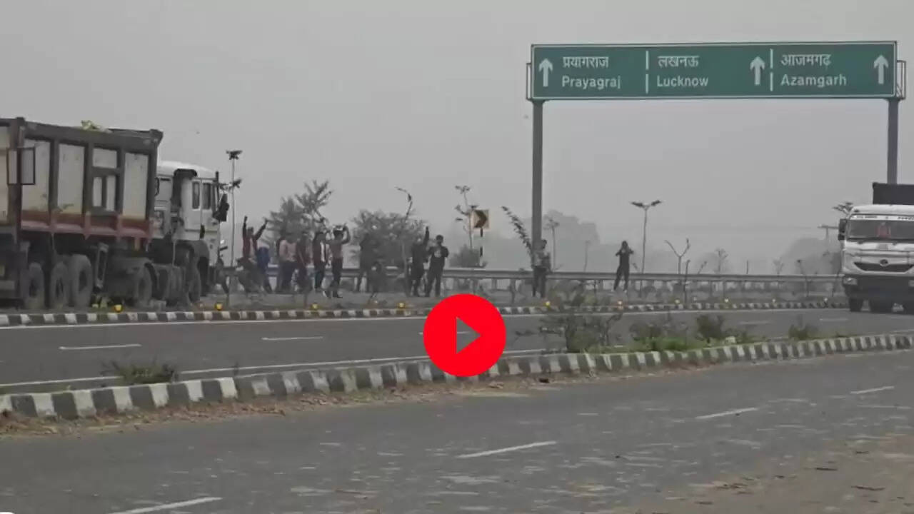 Chandauli Ring Road viral video  Mughalsarai police arrest stunt youth