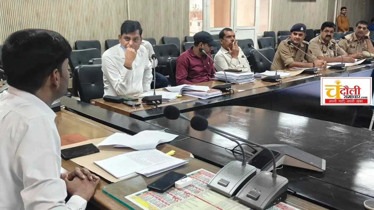chandauli-adm-road-safety-meeting-school-bus-verification-news