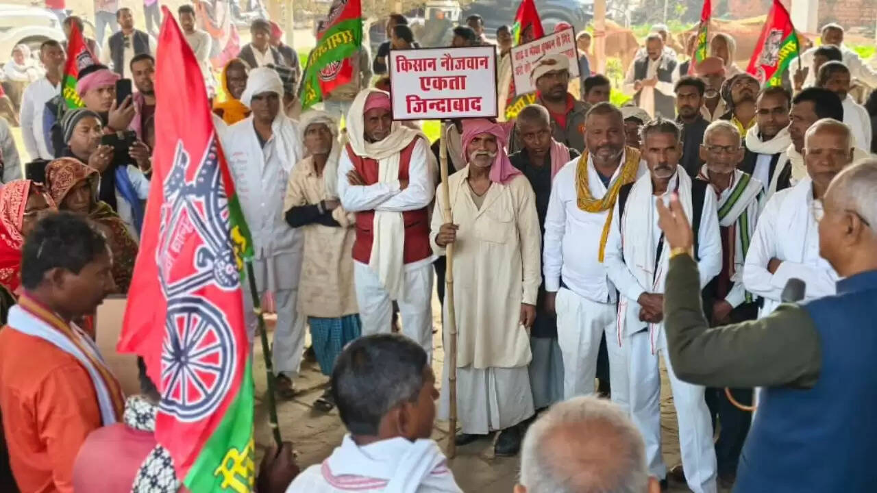 Chandauli news SP leader padyatra, Chandauli khabar Ramkishun Yadav protest