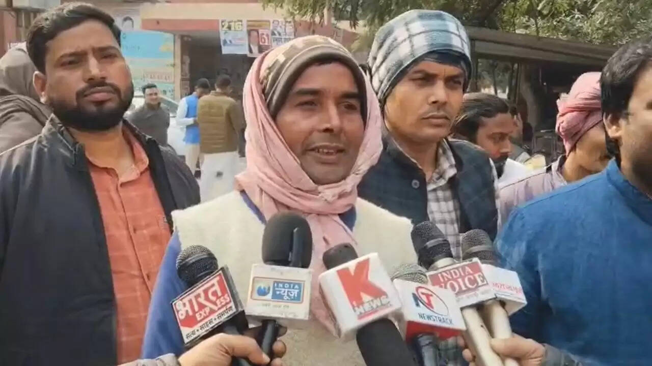 Sakaldia Tehsil protest Chandauli Village Pradhan corruption case UP SDM Kundan Raj Kapoor Chandauli Parmanandpur village development scam