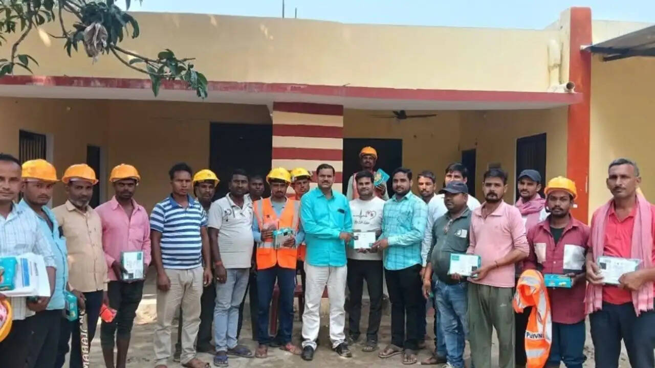 naugarh-power-restoration-devesh-yadav-team-heroic-job 