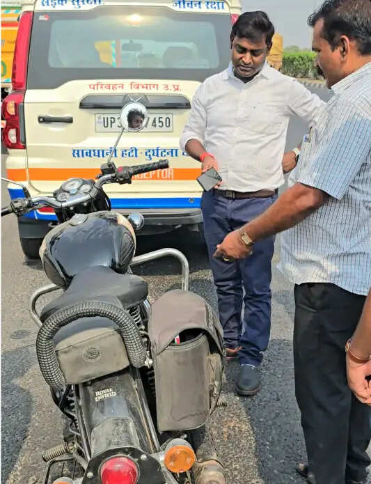 chandauli news traffic rules enforcement, chandauli khabar modified silencer fine, chandauli samachar arto checking drive, school bus permit cancel chandauli, heavy fine on motor garage chandauli