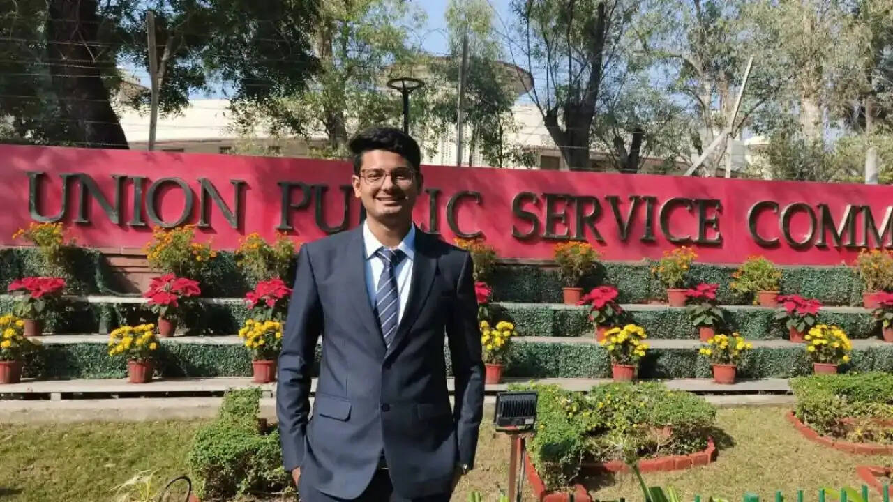  chandauli news upsc toppers, chandauli khabar upsc results, chandauli samachar ishityv anand