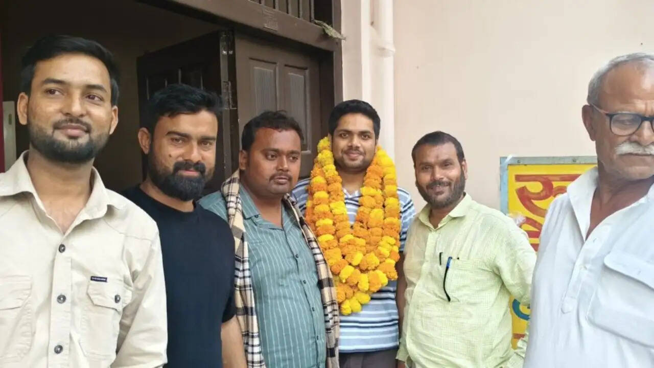  chandauli news upsc toppers, chandauli khabar upsc results, chandauli samachar ishityv anand