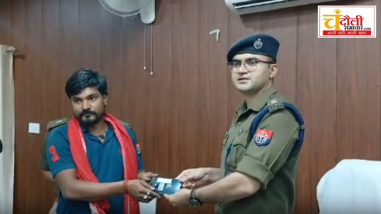 chandauli news police returns mobiles, chandauli khabar surveillance team success