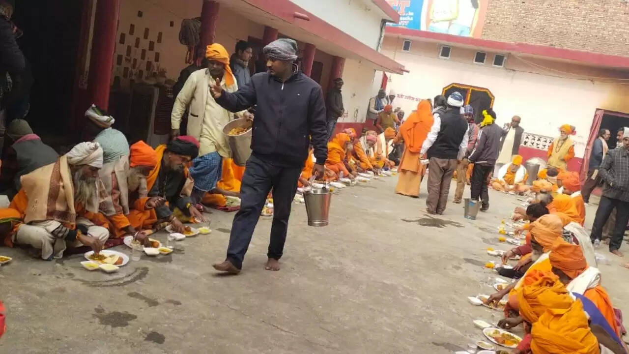 Baba Dagariya Sarkar Ashram Chandauli Sakaldiha station Chaturbhujpur event Prabhunarayan Singh Yadav Sakaldiha