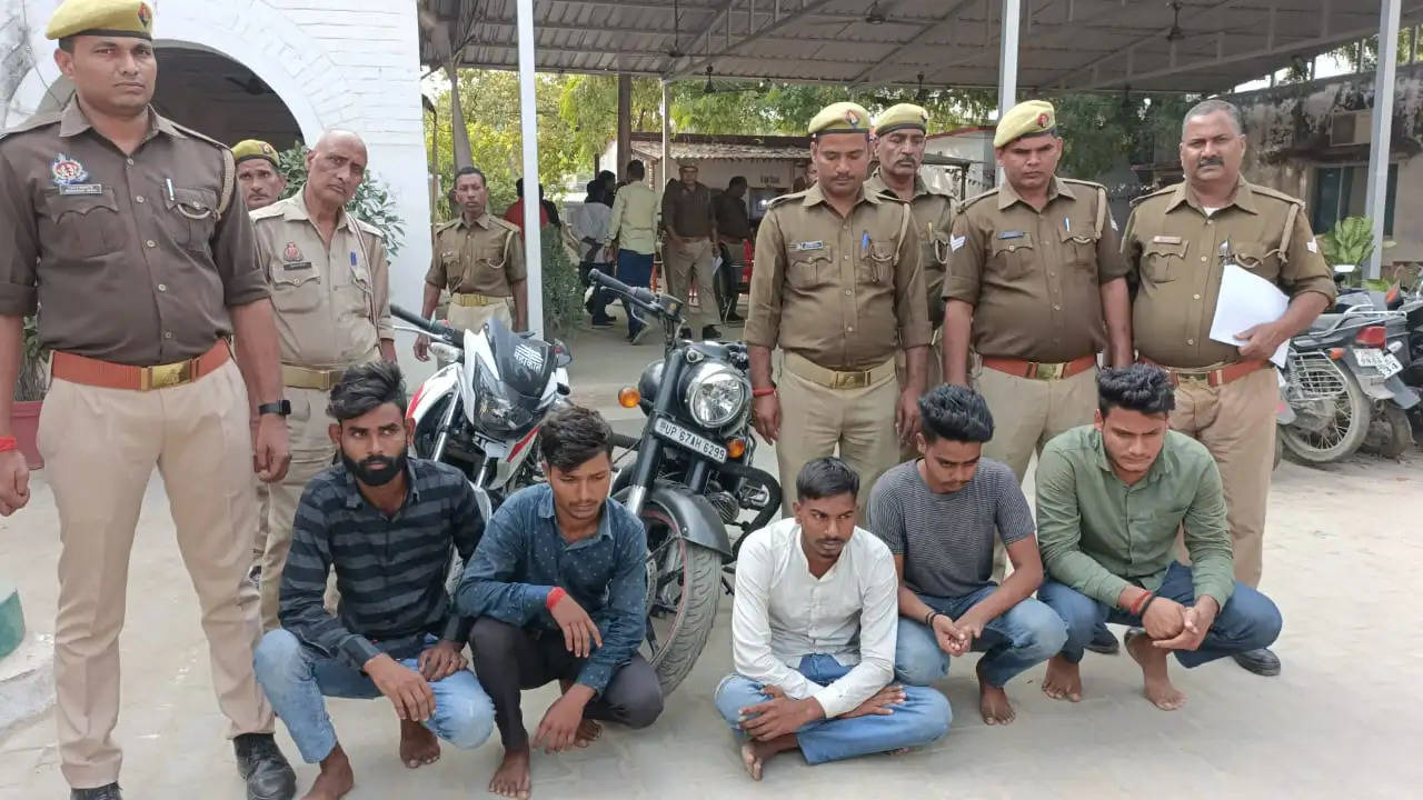  arrested 5 thieves