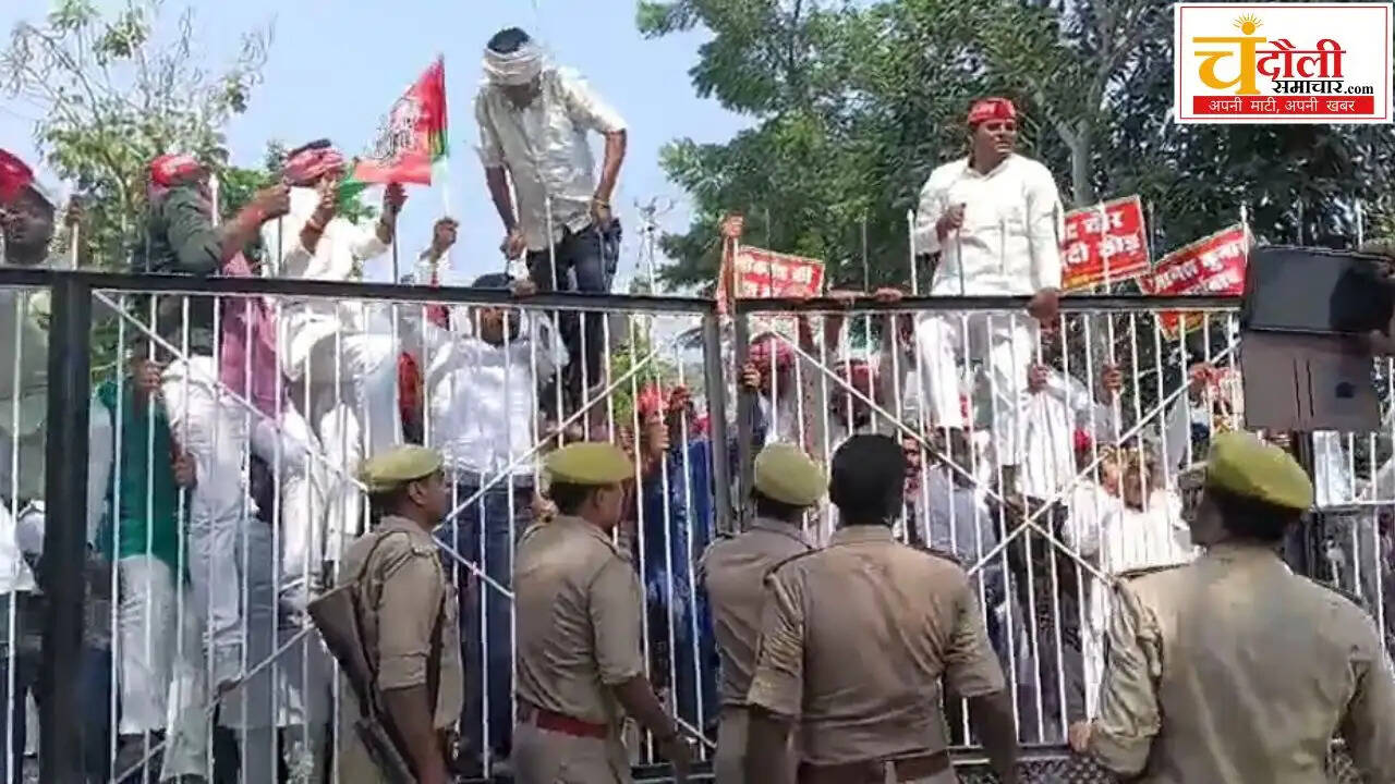 india-alliance-protest-gyanesh-kumar-resignation-effigy-burnt
