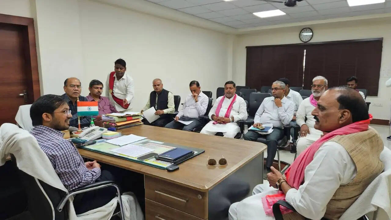 chandauli news mla prabhu narayan, chandauli khabar sakaldiha assembly issues, chandauli samachar dm chandra mohan, chandauli news water electricity demand, chandauli khabar samajwadi party leader