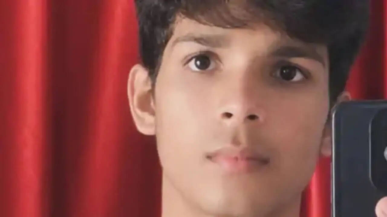chandauli missing student shivam tiwari, mughalsarai police station missing case, prabhu narayan college missing student, ratnesh tiwari son missing chandauli, student missing exam day mughalsarai
