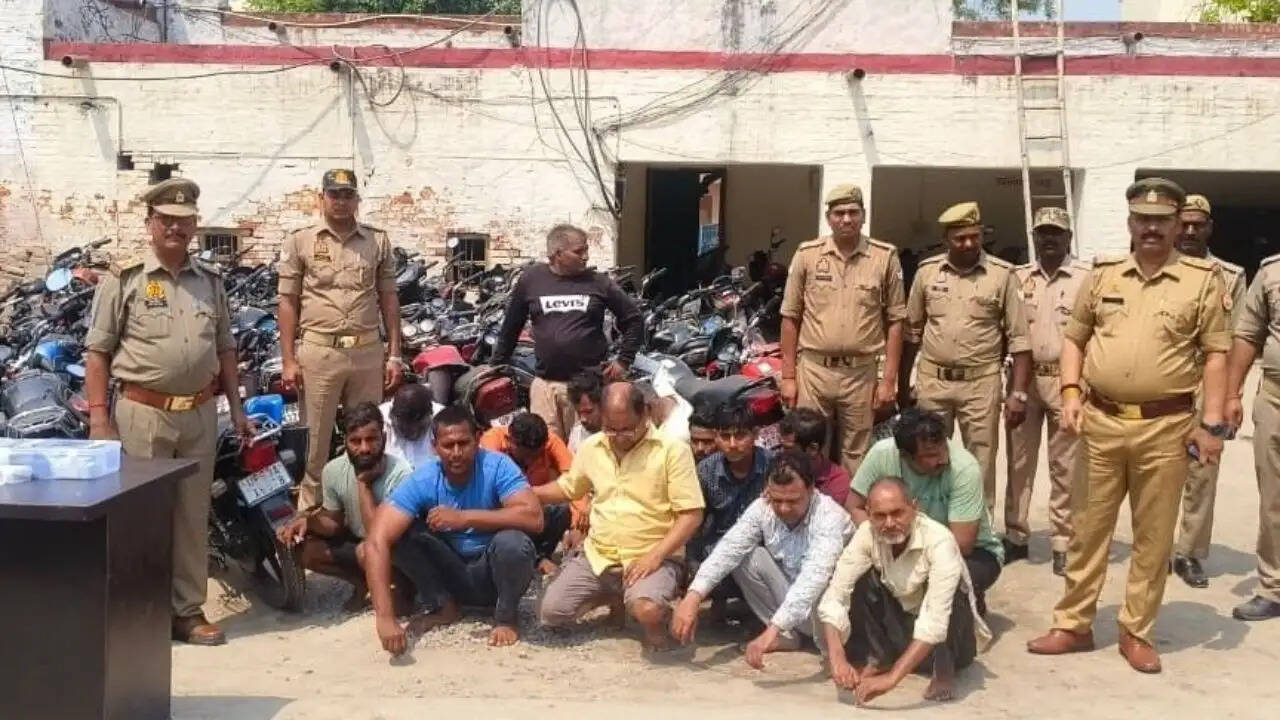chandauli-police-suspension-gambling-syndicate-mughalsarai-newsDescription