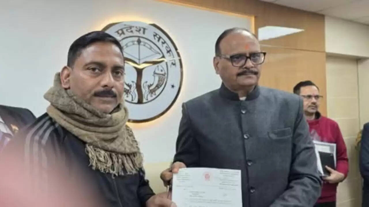  Chandauli MLA meet Brajesh Pathak  Baburi CHC opening updates news  Chakia district hospital repair request