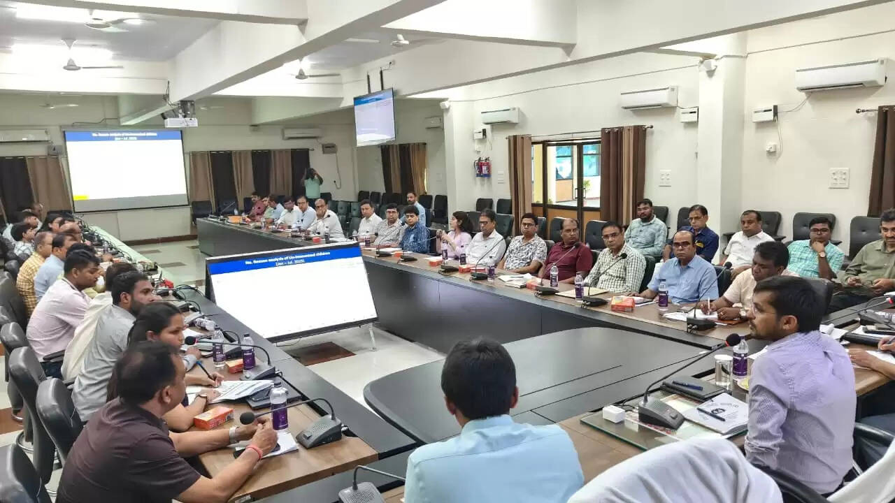 DM Chandauli Meeting