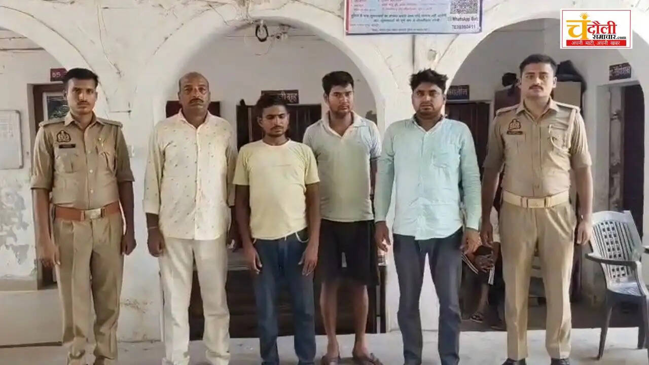 chandauli-police-arrested-four-cow-smugglers-three-magic-seized