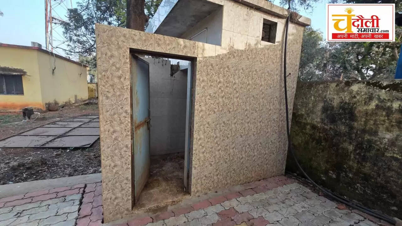 Chandauli news Naugarh block cleaning, Chandauli khabar mass marriage 22 January, Chandauli samachar BDO Vikas Singh update, Naugarh community toilet bad condition, UP swachh bharat mission failure news, 