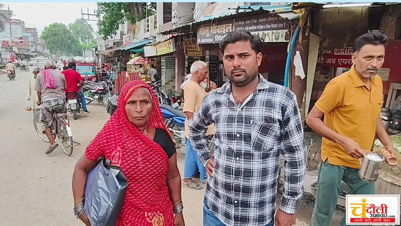 chahania-elderly-woman-cheated-earrings-stolen