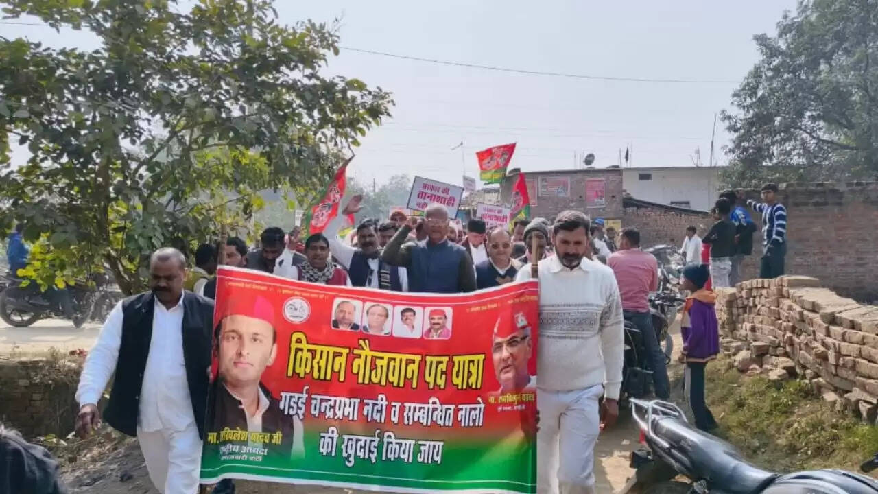 Chandauli news SP leader padyatra, Chandauli khabar Ramkishun Yadav protest
