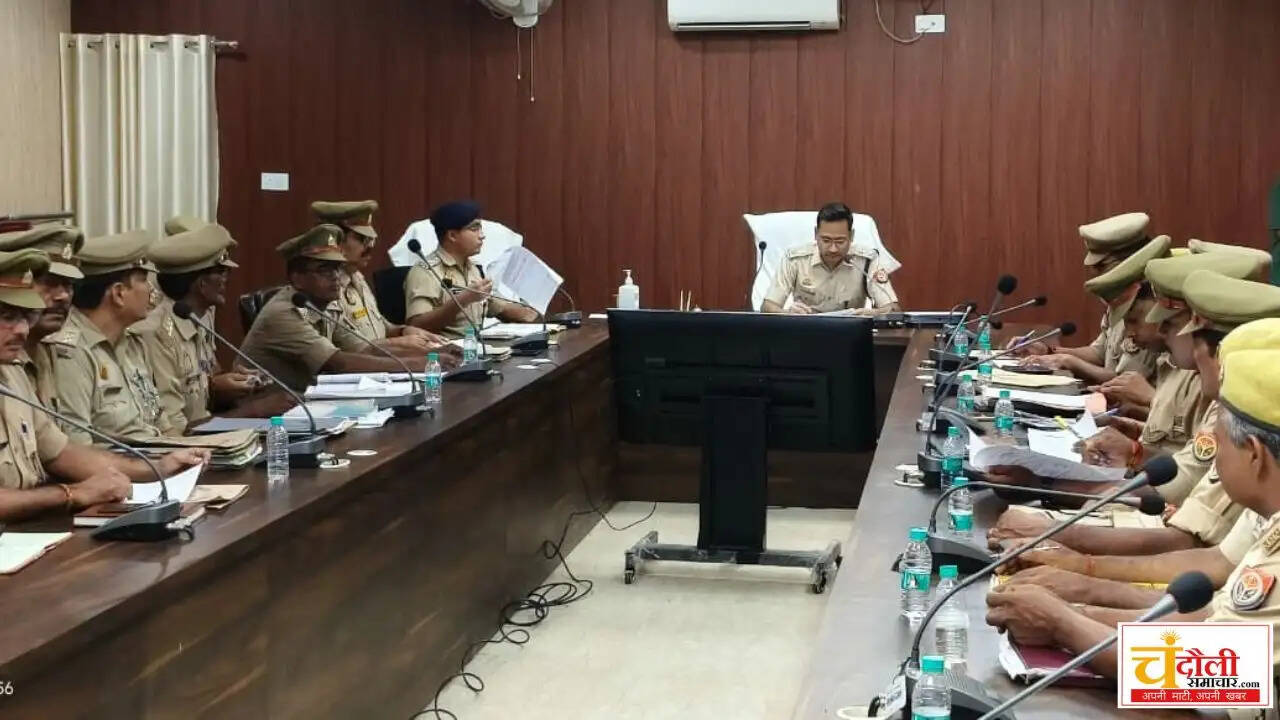 chandauli-sp-akash-patel-action-on-negligent-police-officers