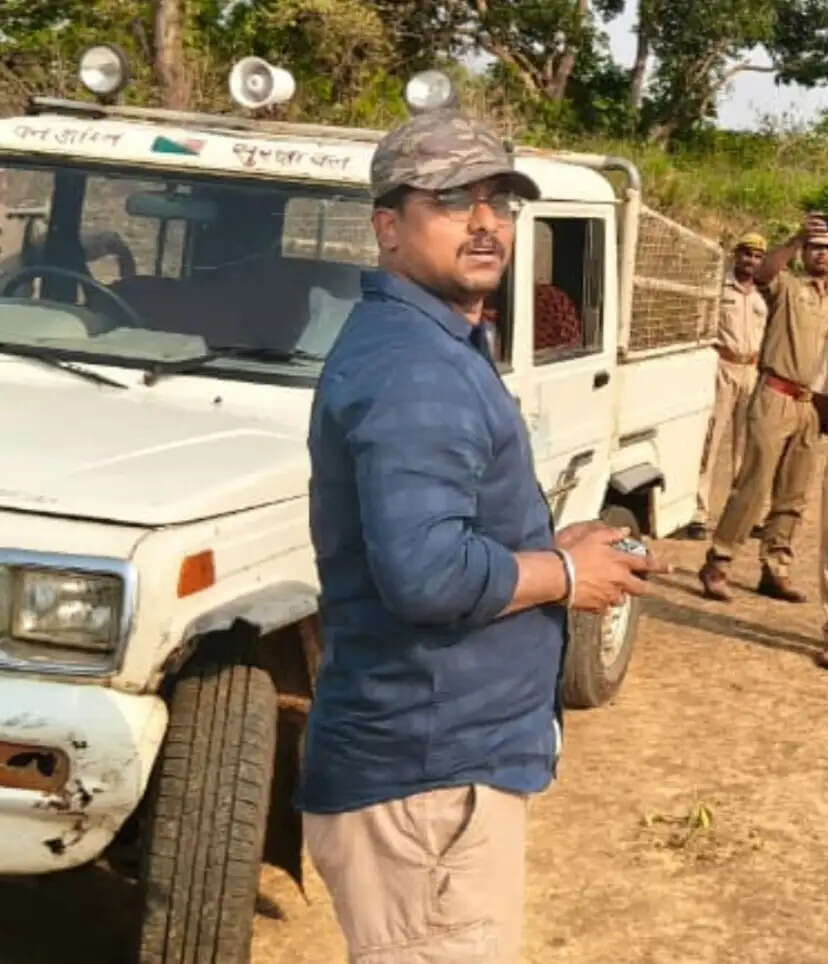 chandauli-dfo-transfers-31-forest-workers-to-hills
