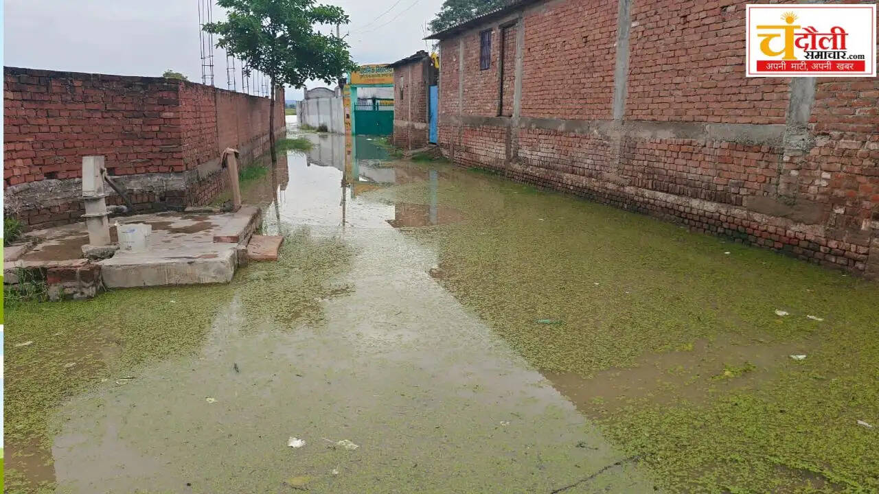 dumri-primary-school-waterlogging-issue-students