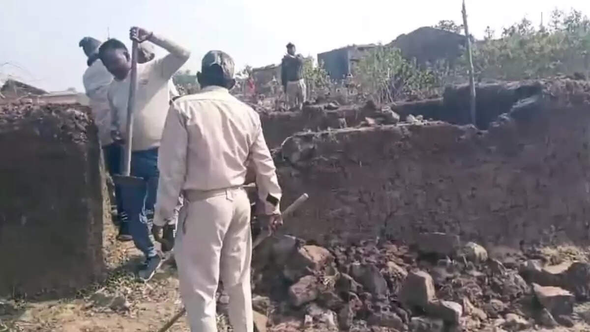  Ranger Sanjay Srivastava action  reserve forest land encroachment  Chandauli forest department news  converting forest land to farm