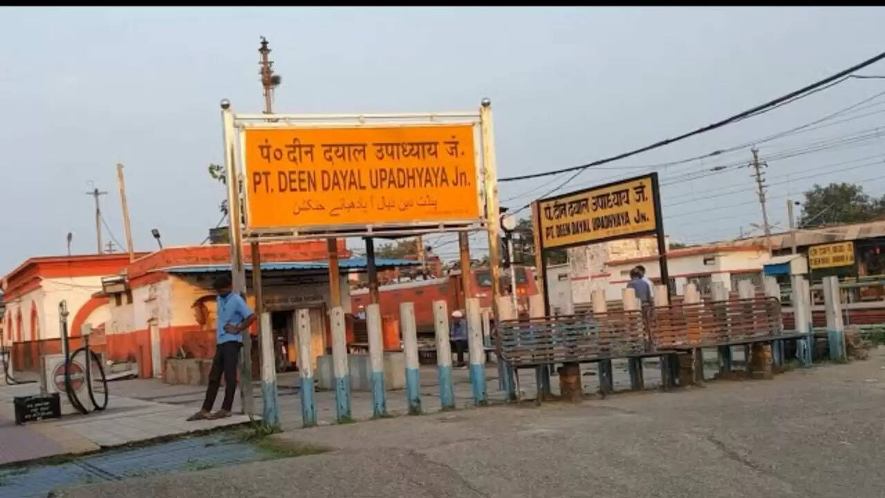 chandauli news ddu division railway, chandauli khabar railway punctuality record, DDU division