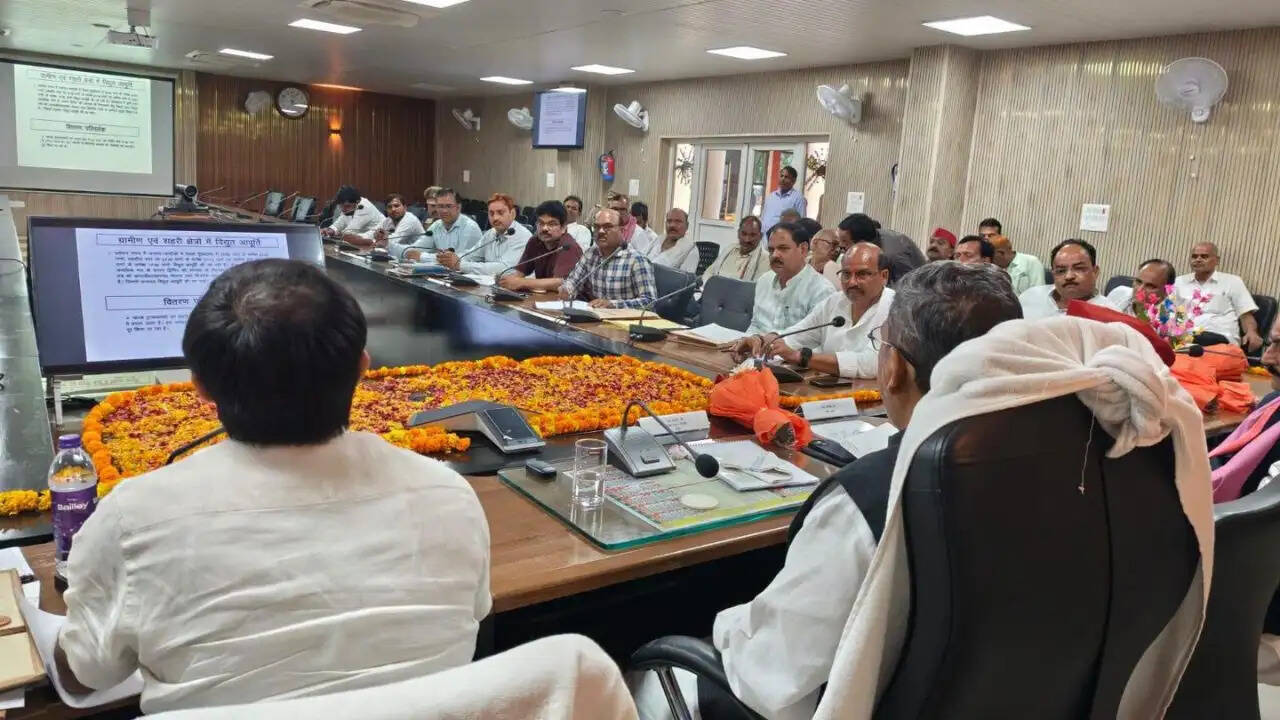 chandauli-disha-meeting-mp-virendra-singh-development-review