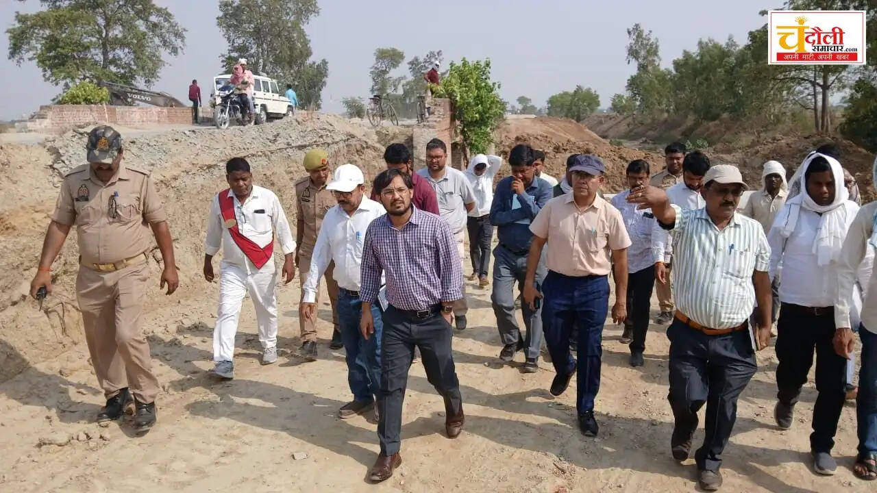 chandauli-dm-inspected-mugalsarai-baburi-lewa-road-widening